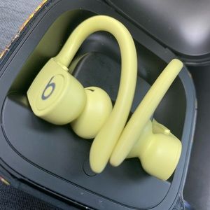 Wireless beat headphones.